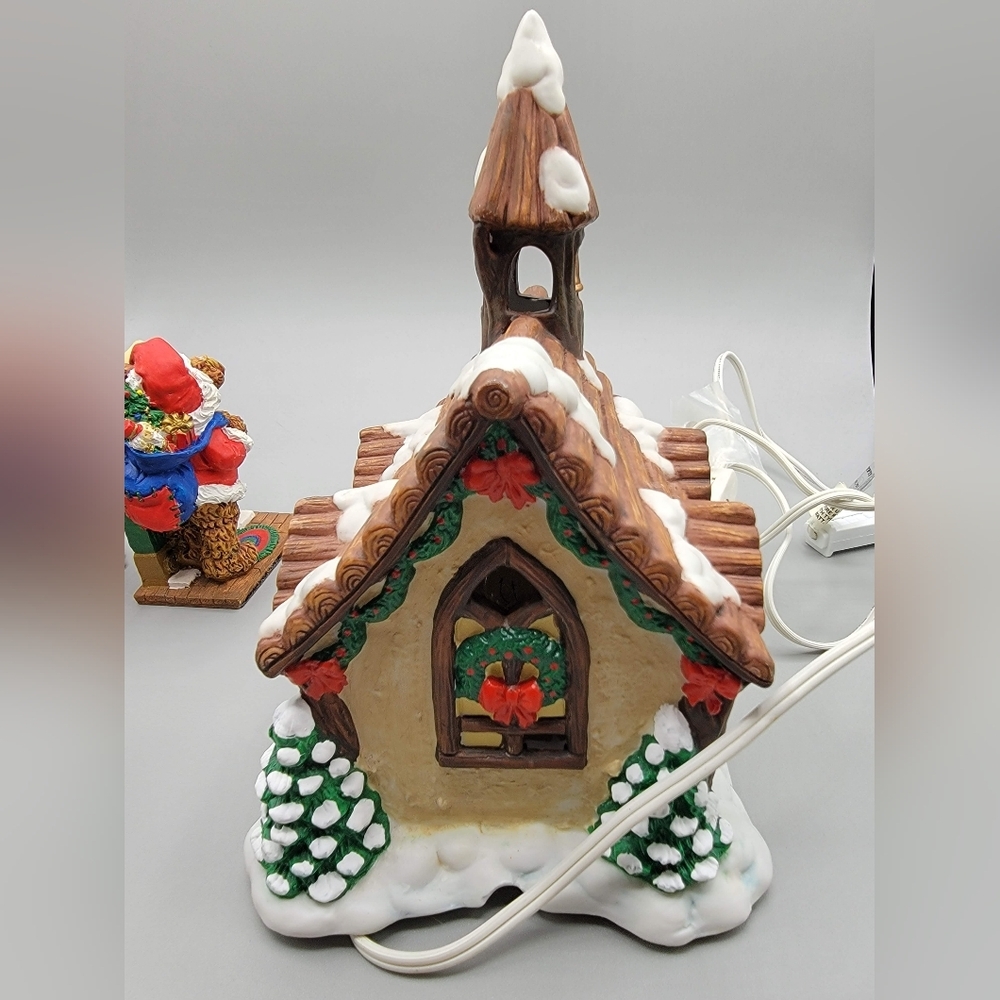 Hollybeary USA Christmas Village Set Of 4 - Picture 11 of 16